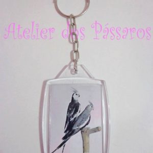 Chaveiro de Acrílico - Casal de Calopsitas Cinzas de Cara Branca
